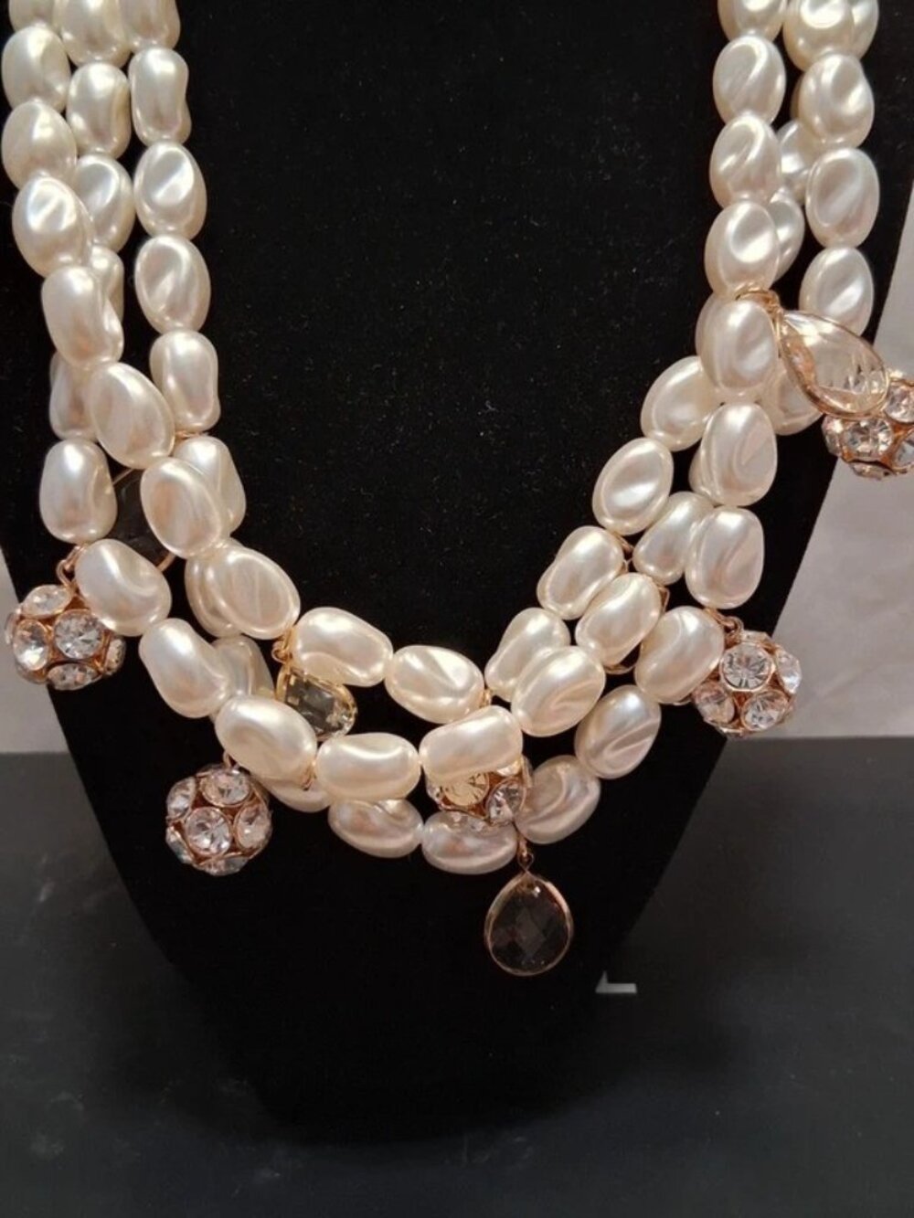 Lilly Pulitzer Faux Pearl Gold Tone Necklace NWT - Picture 3 of 5